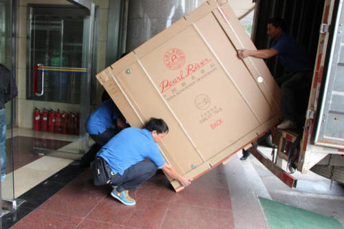 栖霞钢琴贵重工艺品无忧运